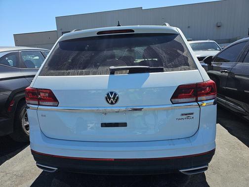 Pure White 2021 Volkswagen Atlas 2.0T SE w/Technology 4MOTION