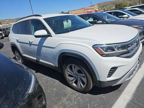 Pure White 2021 Volkswagen Atlas 2.0T SE w/Technology 4MOTION