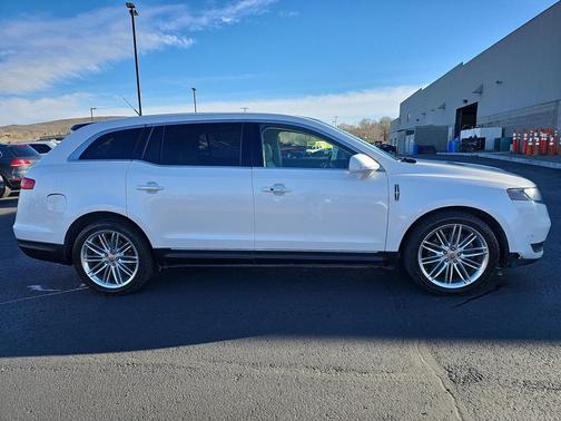 2019 Lincoln MKT Reserve