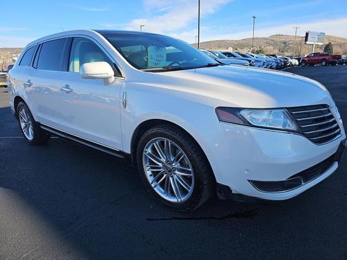 2019 Lincoln MKT Reserve