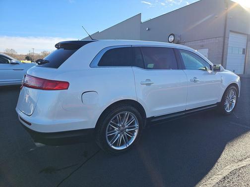2019 Lincoln MKT Reserve