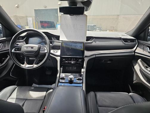 Bright White Clearcoat 2025 Jeep Grand Cherokee Overland