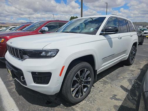 Bright White Clearcoat 2025 Jeep Grand Cherokee Overland