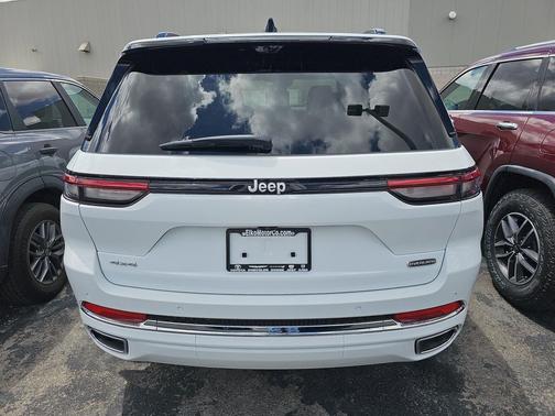 Bright White Clearcoat 2025 Jeep Grand Cherokee Overland