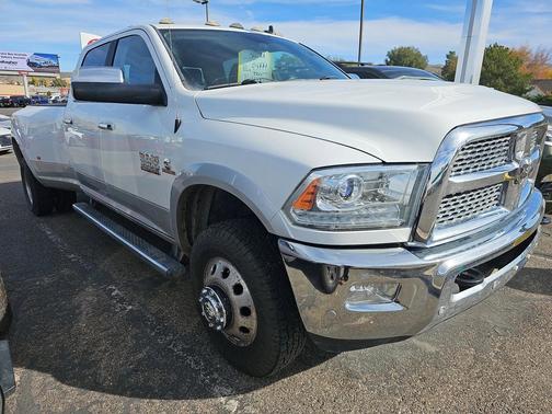 2017 RAM 3500 Laramie Crew Cab 4x4 8' Box