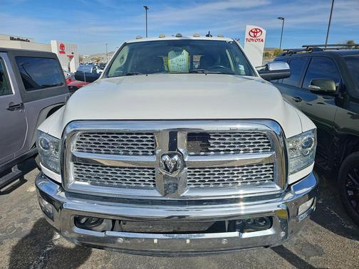 2017 RAM 3500 Laramie Crew Cab 4x4 8' Box