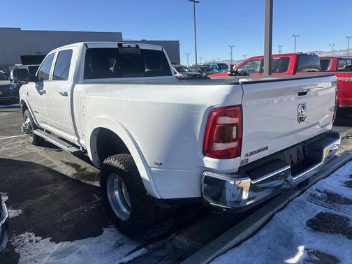 2019 RAM 3500 Laramie Crew Cab 4x4 8' Box