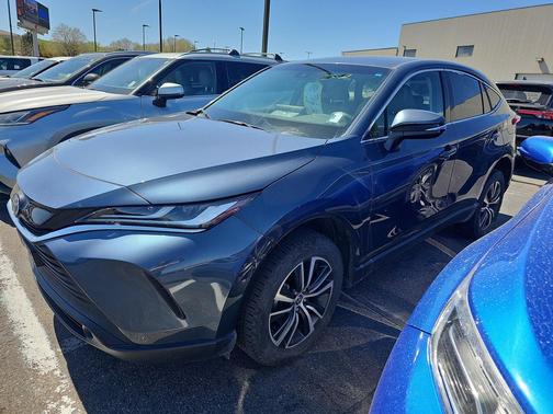 Coastal Gray Metallic 2024 Toyota Venza LE
