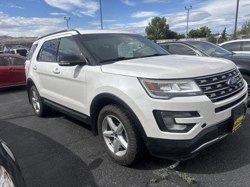 White 2017 Ford Explorer XLT
