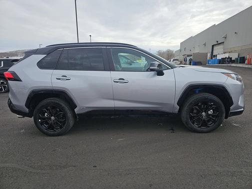 2025 Toyota RAV4 Hybrid SE