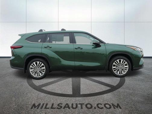 2025 Toyota Highlander Platinum