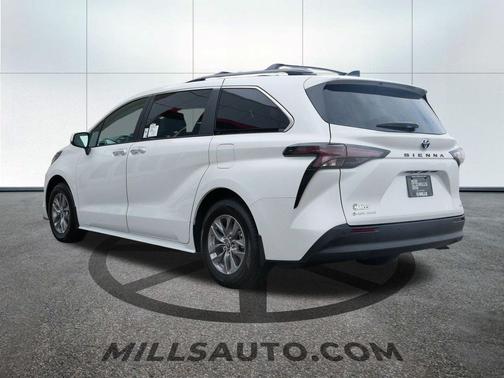 2025 Toyota Sienna XLE