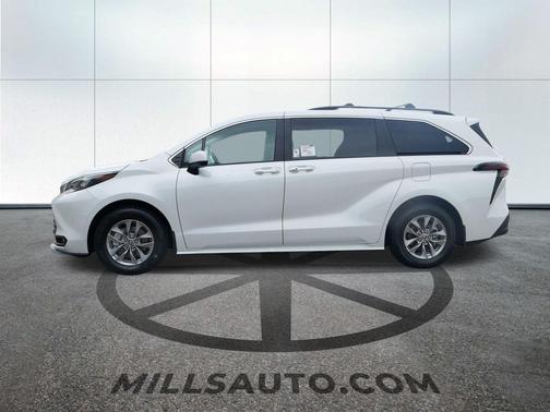 2025 Toyota Sienna XLE