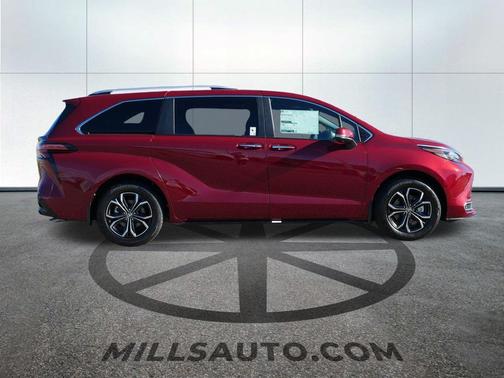 2025 Toyota Sienna Platinum