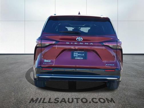2025 Toyota Sienna Platinum