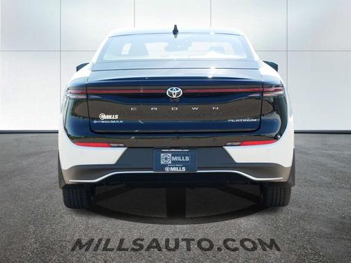 2026 Toyota Crown Platinum