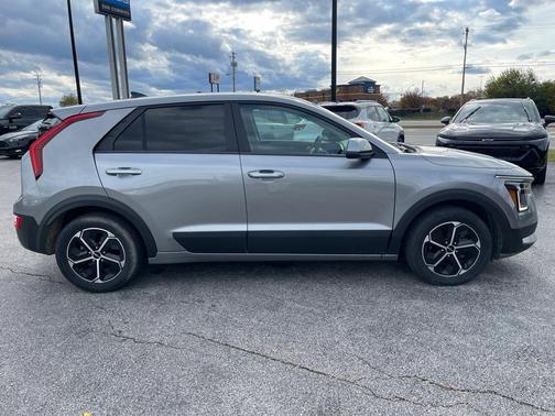 2023 Kia Niro LX