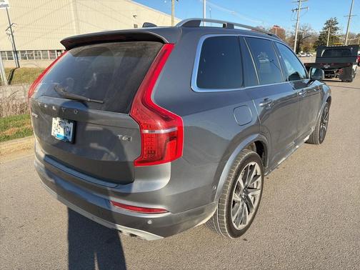 2018 Volvo XC90 T6 Momentum