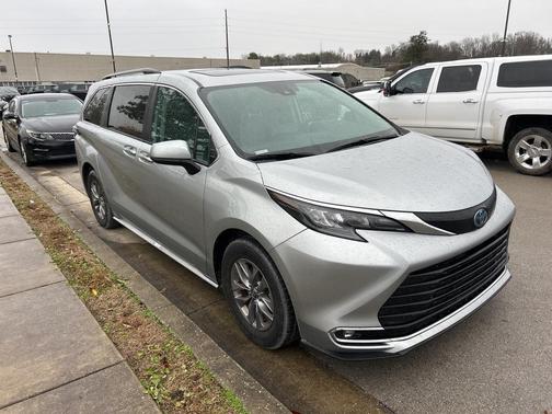 2024 Toyota Sienna XLE