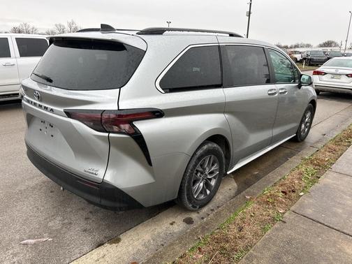 2024 Toyota Sienna XLE