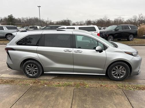 2024 Toyota Sienna XLE