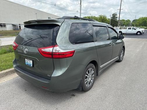 2019 Toyota Sienna XLE