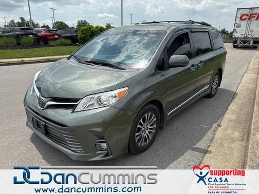 2019 Toyota Sienna XLE