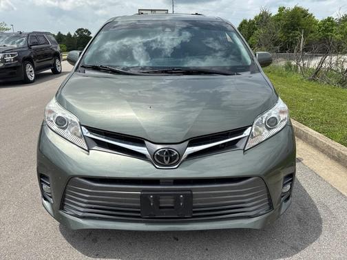 2019 Toyota Sienna XLE