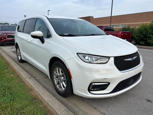2023 Chrysler Pacifica Touring-L