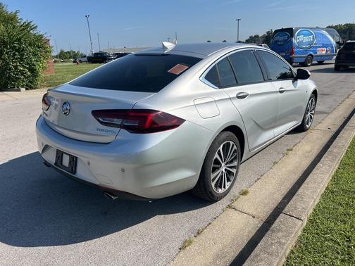 2018 Buick Regal Sportback Essence