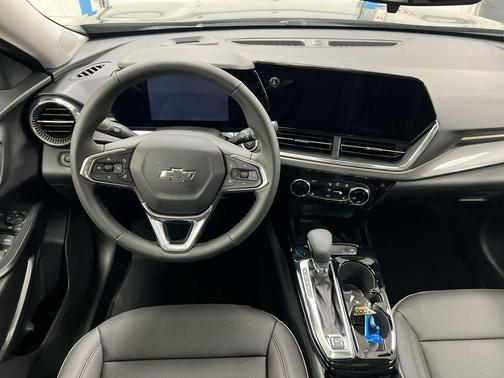 Mosaic Black Metallic 2026 Chevrolet Trax ACTIV
