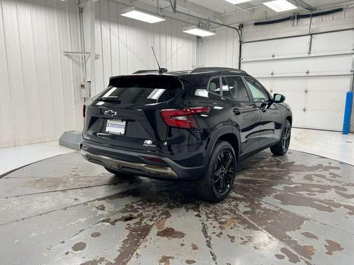 Mosaic Black Metallic 2026 Chevrolet Trax ACTIV