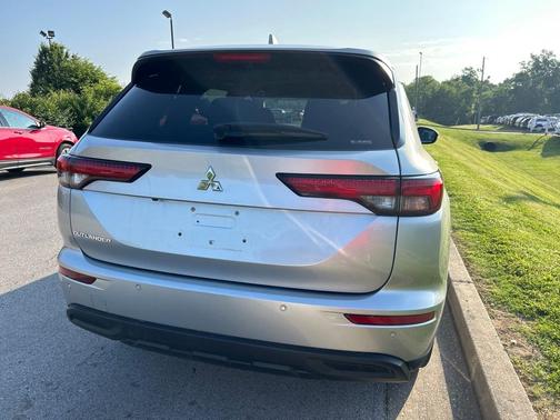 2022 Mitsubishi Outlander ES