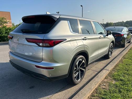 2022 Mitsubishi Outlander ES