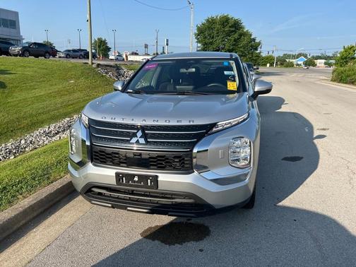 2022 Mitsubishi Outlander ES