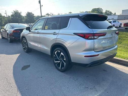 2022 Mitsubishi Outlander ES