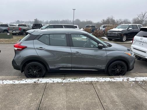 2020 Nissan Kicks SR