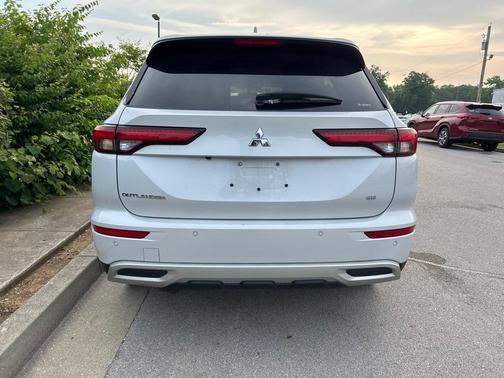 2023 Mitsubishi Outlander SE