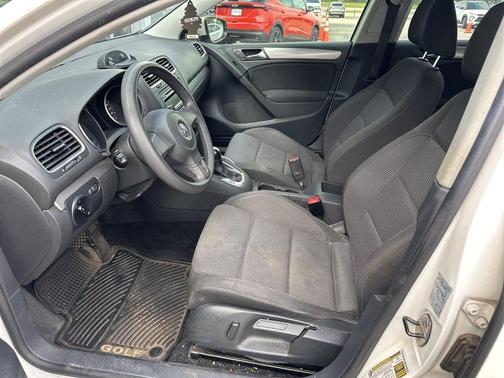 White 2011 Volkswagen Golf 2.5L