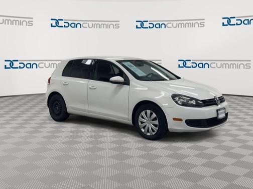 White 2011 Volkswagen Golf 2.5L