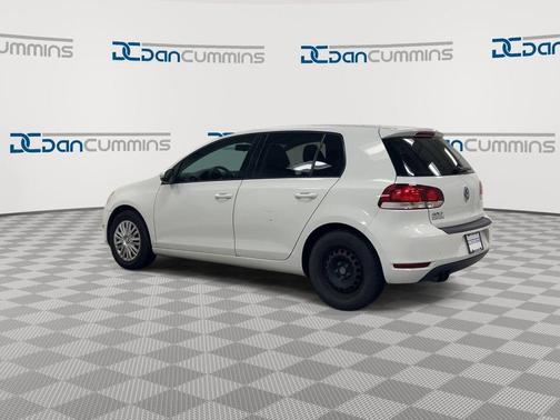 White 2011 Volkswagen Golf 2.5L
