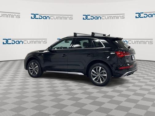 Mythos Black Metallic 2022 Audi Q5 45 S line quattro Premium