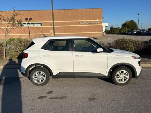 2023 Hyundai VENUE SE