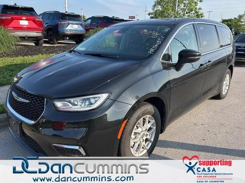 2023 Chrysler Pacifica Touring-L