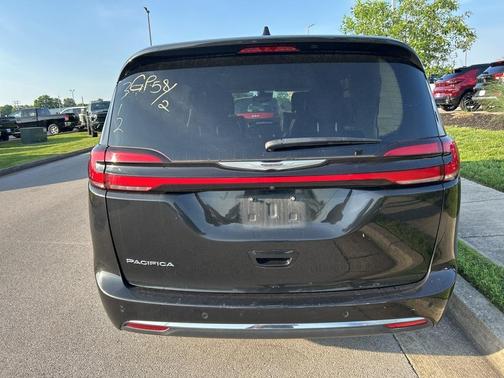 2023 Chrysler Pacifica Touring-L