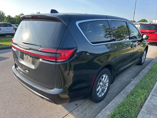 2023 Chrysler Pacifica Touring-L