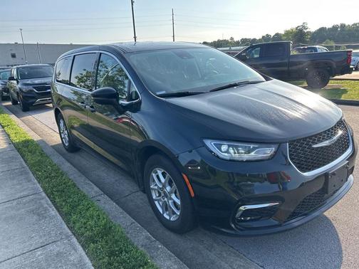 2023 Chrysler Pacifica Touring-L