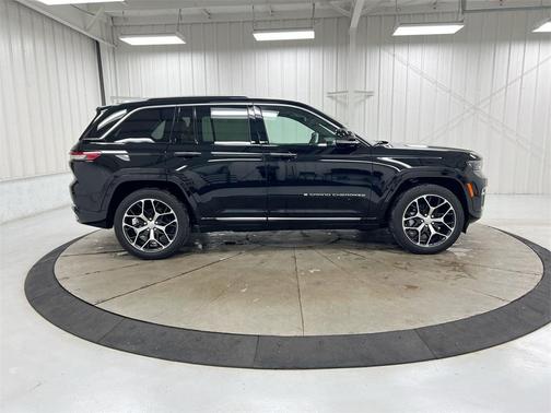 2023 Jeep Grand Cherokee Summit