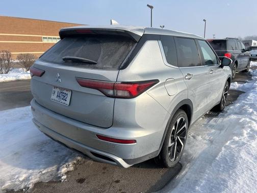 2024 Mitsubishi Outlander SE