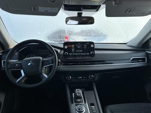 2024 Mitsubishi Outlander SE